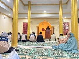 Mahasiswa KKN UMY Isi Pengajian Lapanan Masjid Al-Hidayah